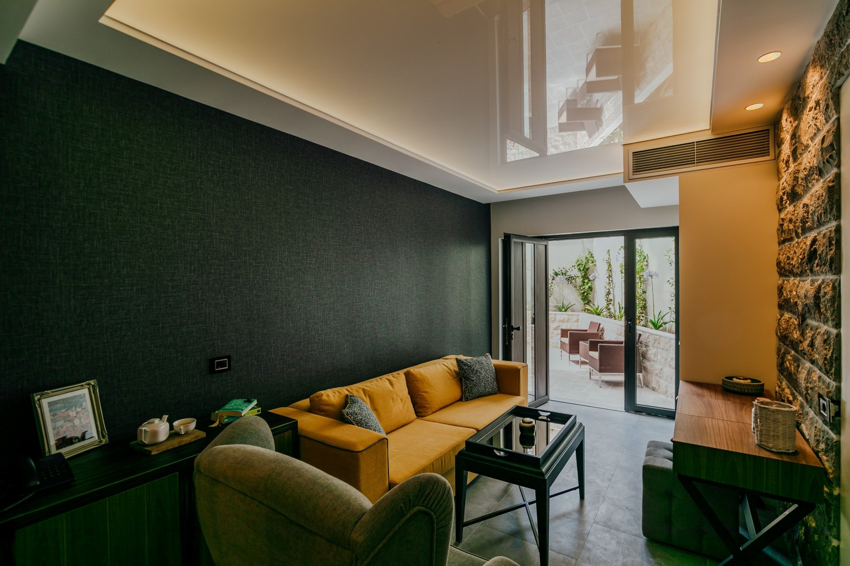 Gallery Studio apartment with terrace 3